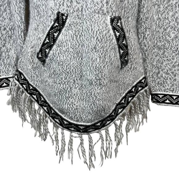 Peruvian Wool Blend Sweater in Gray and Black Women's Size Medium - Picture 5 of 9